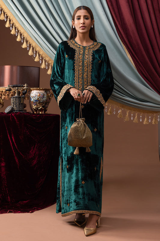 Zeenat Velvet Luxe Kaftan by Alizay Saad.