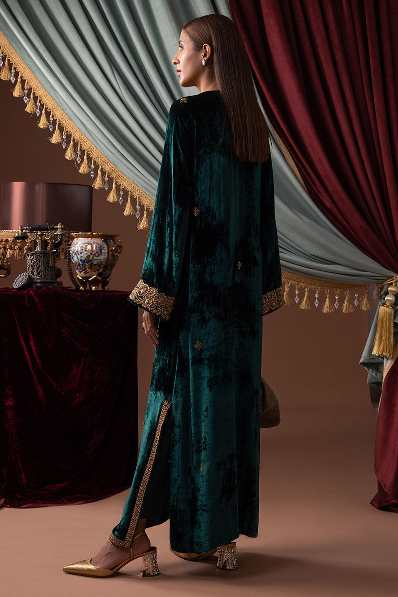 Zeenat Velvet Luxe Kaftan by Alizay Saad.