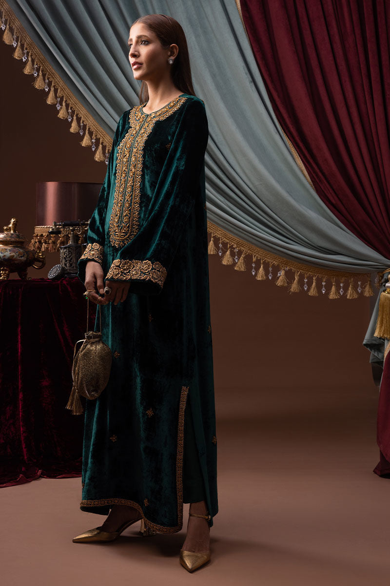 Zeenat Velvet Luxe Kaftan by Alizay Saad.